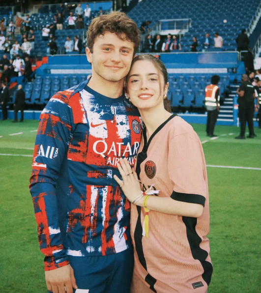 João Neves (izquierda) y su esposa. /Foto=recortes de The Sun