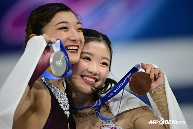 Kaori Sakamoto (left) and Nakai Ami. /AFPBBNews=NEWS1