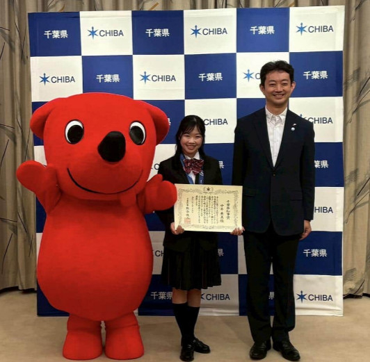 Nakai Ami (center) received the Chiba Prefecture Governor's Award, becoming the first winter sports athlete to be honored. /Photo=Screenshot from Tomohito Kumagai's SNS