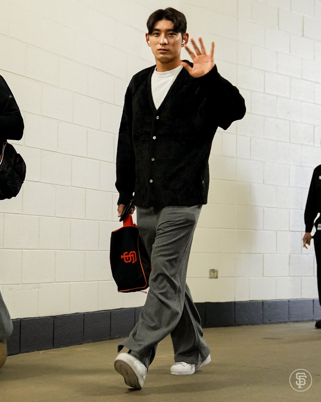 Lee Jung-hoo entering Coors Field. /Photo=San Francisco Giants official SNS