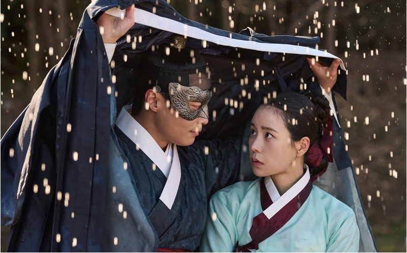 From left: Heo Nam-jun, Lim Ji-yeon /Photo=SBS 'Beautiful World'