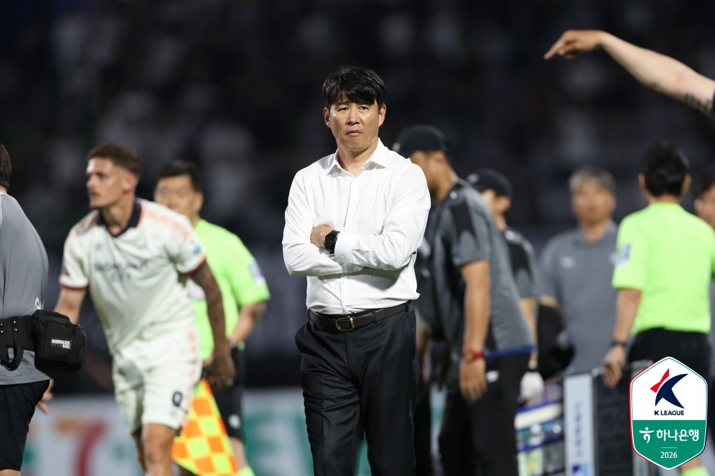 'Suwon FC head coach Park Geon-ha. /Photo=Korea Professional Football League