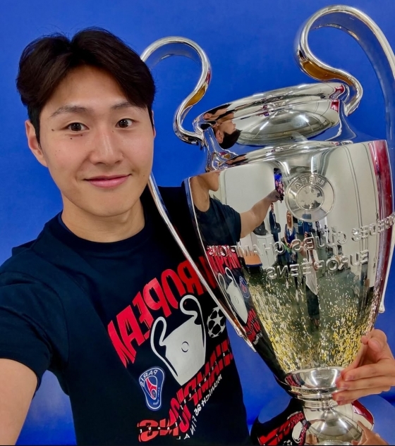 Lee Kang-in is pictured holding the 2024-2025 UEFA Champions League (UCL) trophy in his left hand. /Photo=Lee Kang-in's personal social networking service (SNS) archive