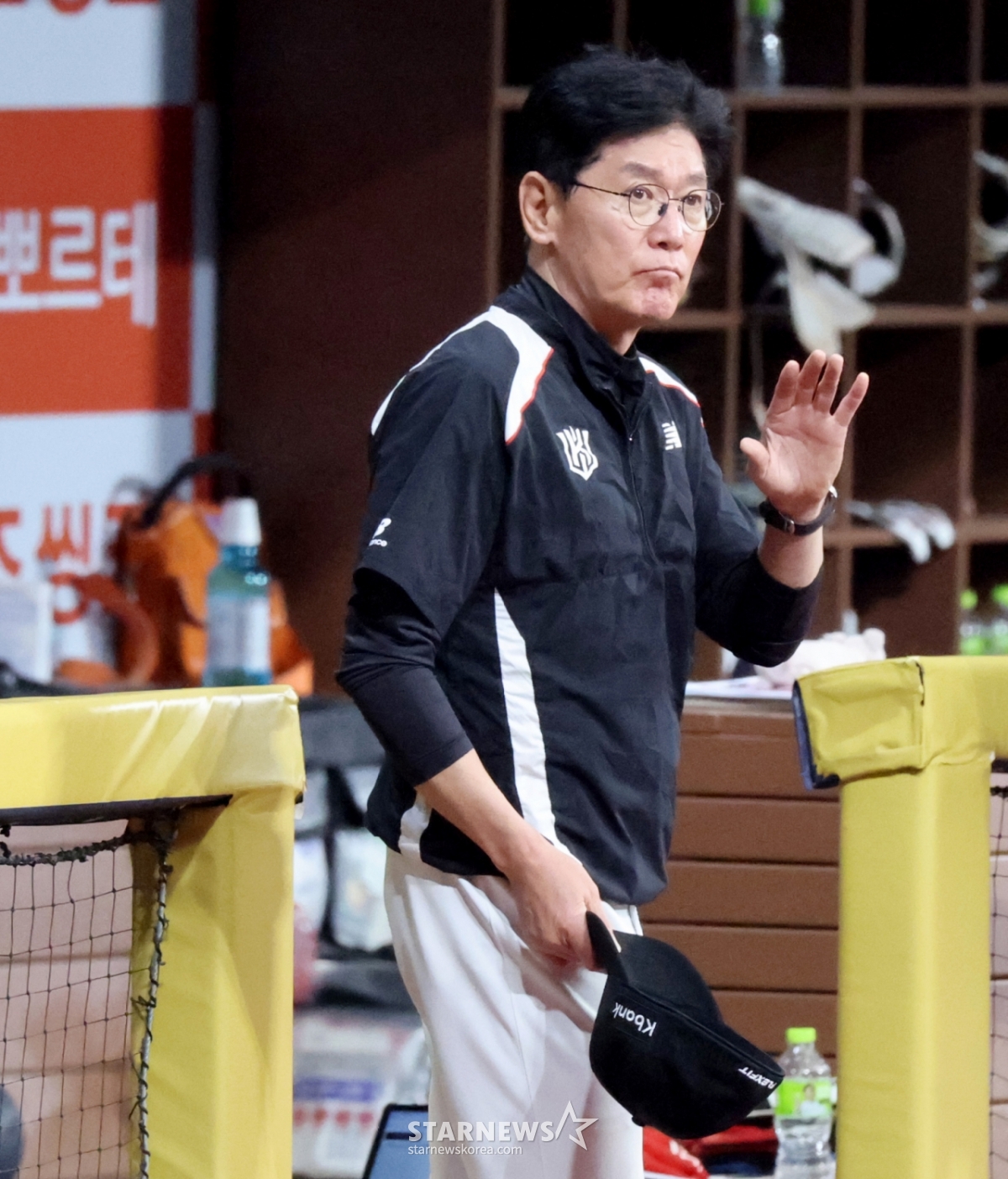 "신인인데 뭘 문책해요" 눈물 쏟은 19세 유격수 감싼 이강철 감독 따뜻하네