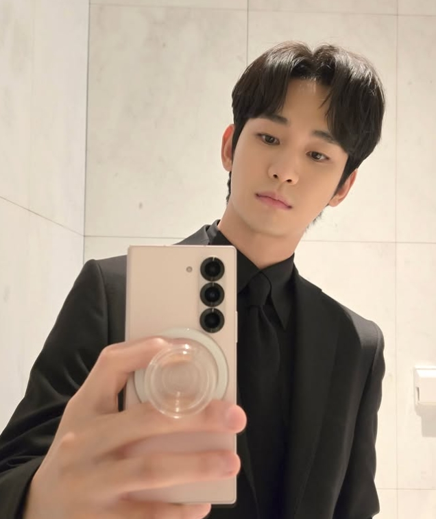 Kim Soo-hyun /foto=perfil personal de Kim Soo-hyun