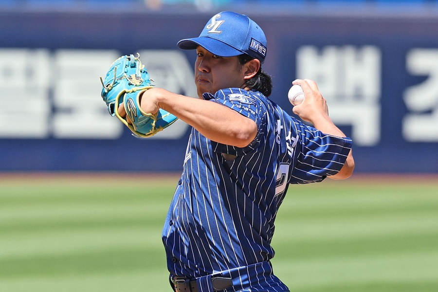 Yang Chang-seop de Samsung lanza contra Doosan el día 31. /Foto=Samsung Lions