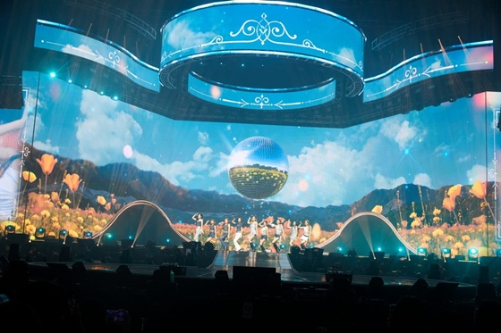 I.O.I / Cung cấp ảnh = Swing Entertainment