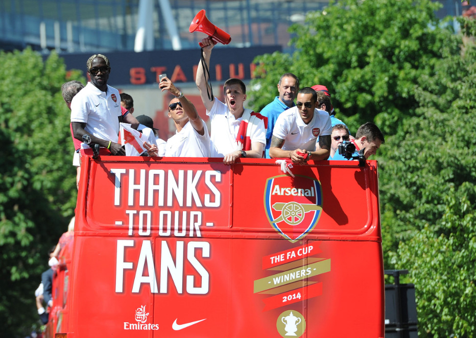 Los jugadores de Arsenal disfrutan del desfile de celebración del título. /Foto=Captura de las redes sociales oficiales de Arsenal