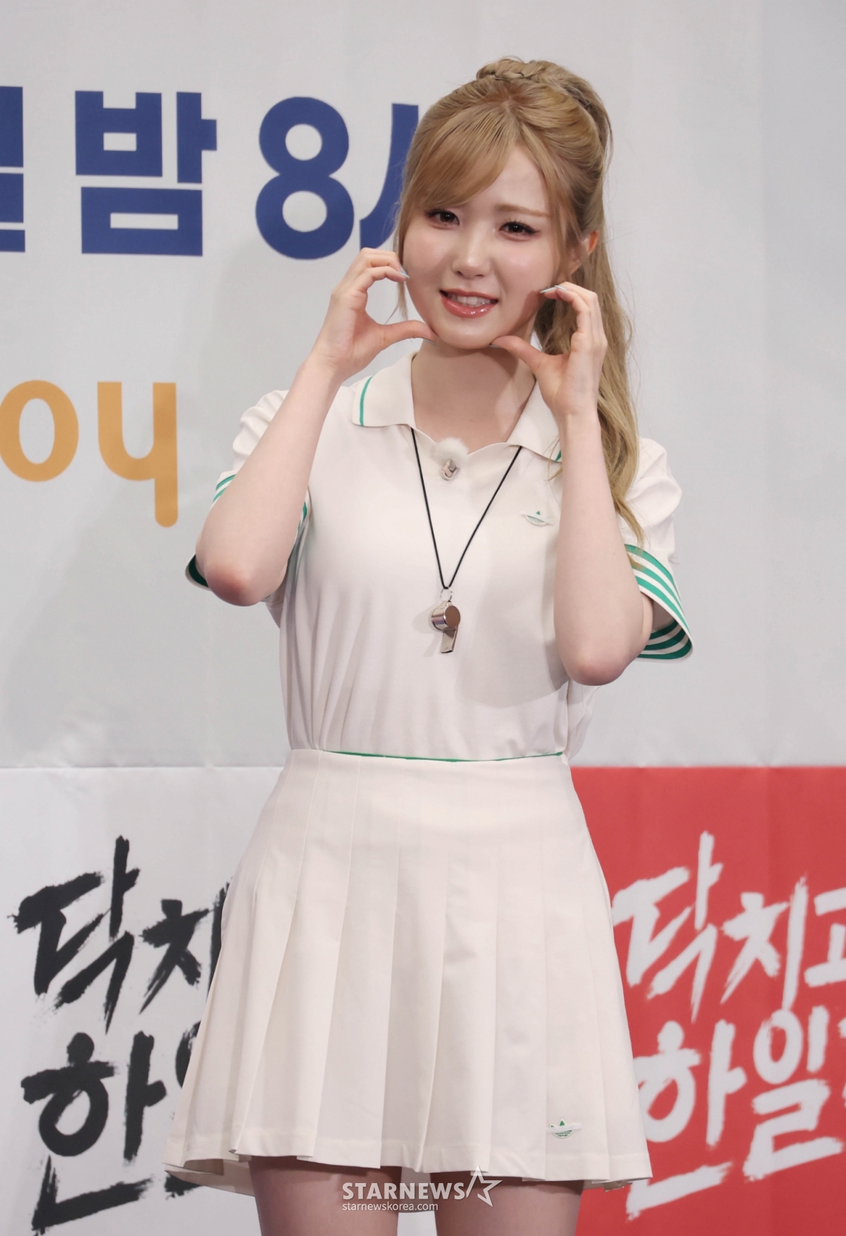 Singer Hitomi attended the production press conference for KBS Joy's variety show 'Shut Up, Korea-Japan Match' held at the Stanford Hotel in Sangam-dong, Mapo-gu, Seoul, on the afternoon of the 2nd, posing for photos. 'Shut Up, Korea-Japan Match' is a variety show with the concept of resolving various issues between Koreans and Japanese through games, and it will premiere on the 7th. /2026.06.02 /Photo=Lee Dong-hoon photoguy@