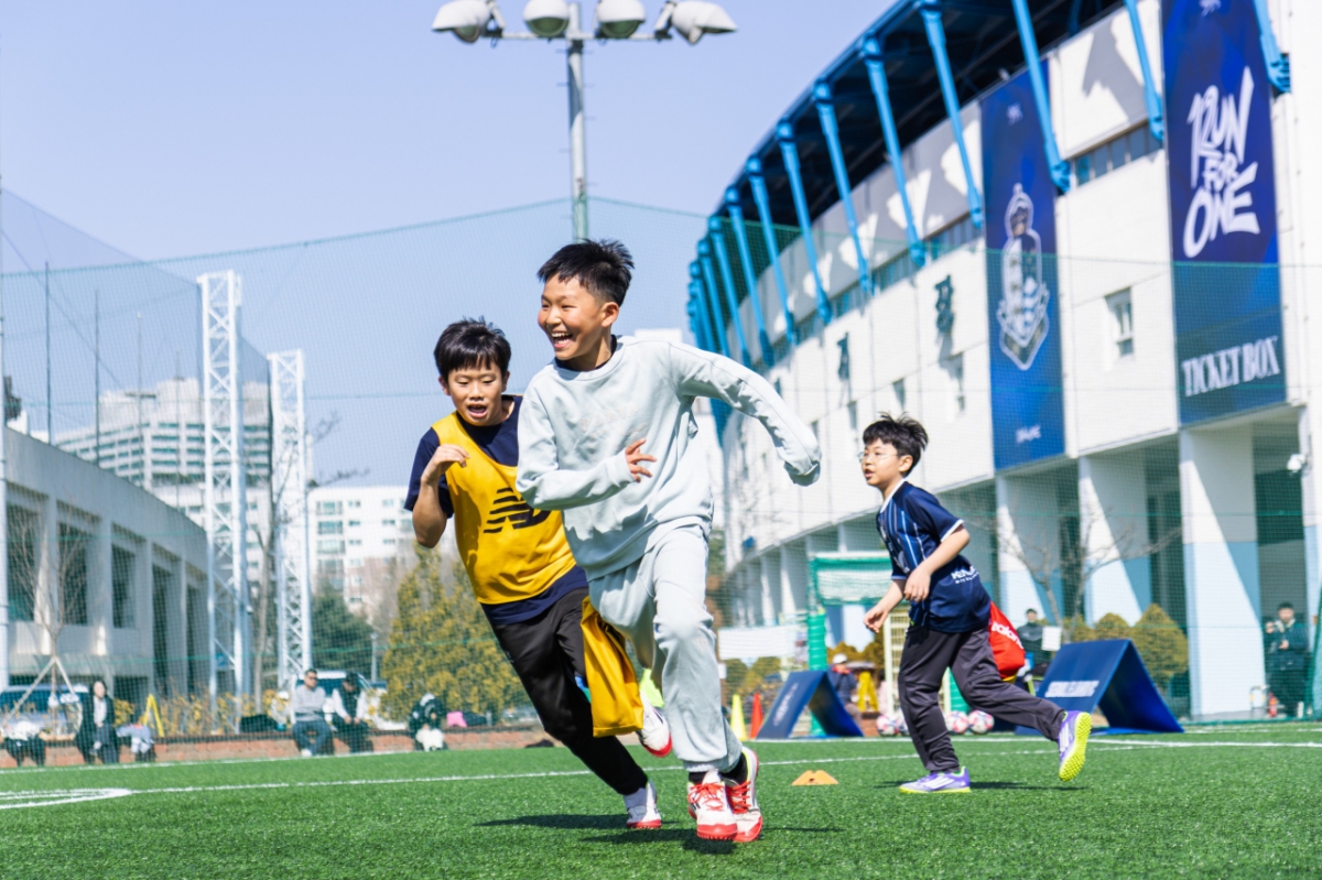 Fotos del entrenamiento abierto de la academia de Seúl E-Land. /Foto=proporcionada por Seúl E-Land