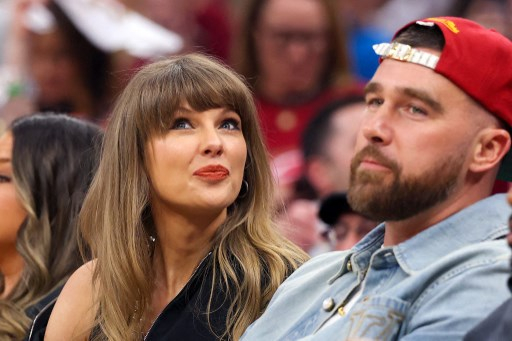 Taylor Swift and Travis Kelce couple /AFPBBNews=NEWS1