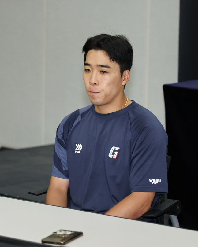 Lotte Kim Dong Hyuk đã bày tỏ lời xin lỗi trước trận đấu Gwangju KIA vào ngày 2. /Ảnh = Cung cấp Lotte Giants