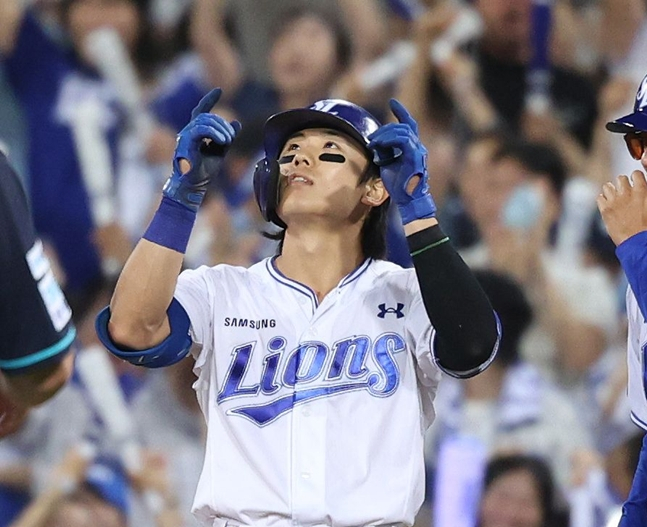 Kim Sung-yoon performing a celebration. /Photo=Samsung Lions