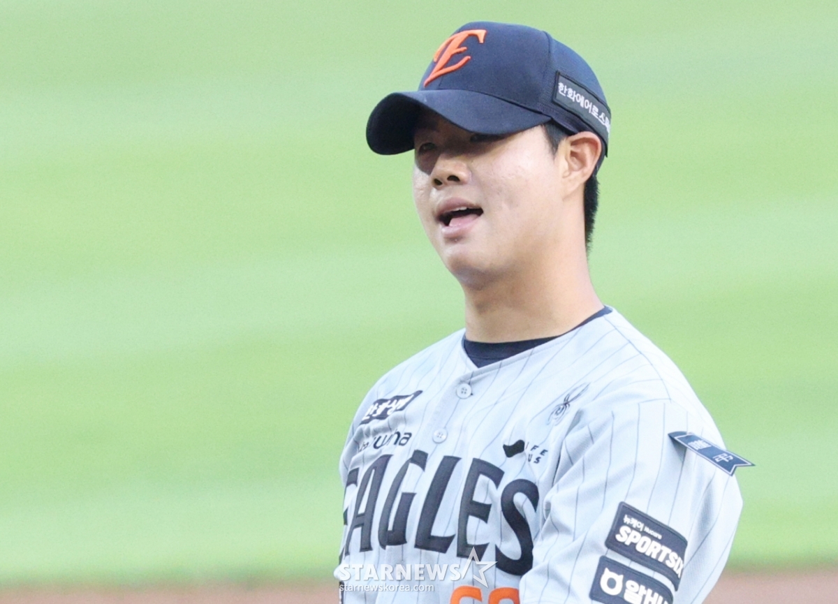 Стартер Hanwha Пак Джун Ён появился 2-го числа в игре против Doosan Bears с лентой на левом плече. /Фото = Ожидание Ким Чжин Гёна