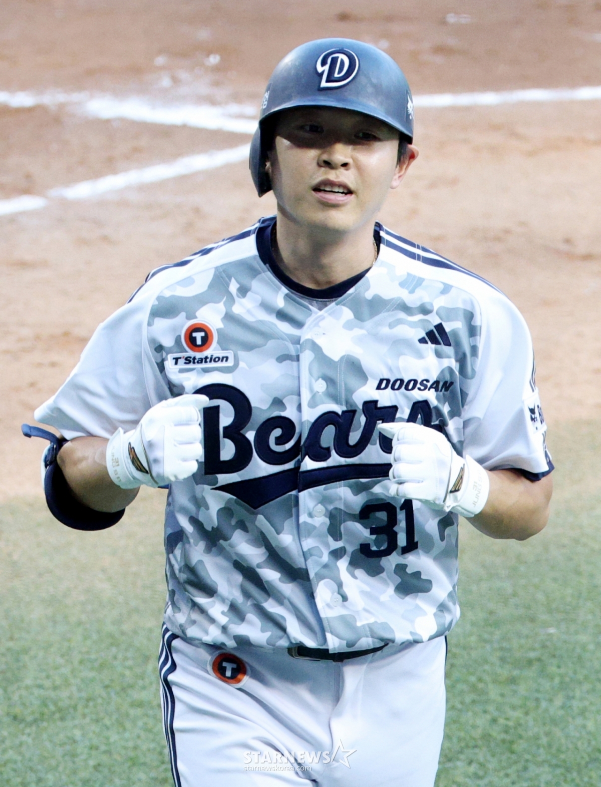 Doosan Bears' Jung Soobin celebrates after hitting a solo home run in the bottom of the third inning against the Hanwha Eagles in a 2026 Shinhan SOL KBO League home game on the 2nd. /Photo=Chief correspondent Kim Jin-kyung
