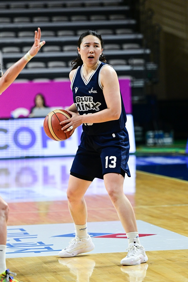 試合に集中するキム·ダンビ。 /写真=WKBL提供
