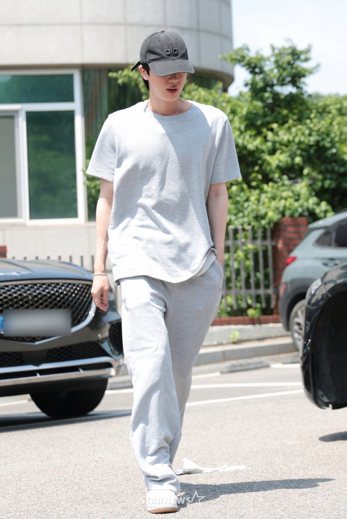 (Seoul=NEWS1) Reporter Kwon Hyun-jin = BTS Jin is entering Hannam-dong Polling Station No. 3, set up at Jungbu Technical Education Center in Yongsan-gu, Seoul, on the 3rd, the day of the 9th National Simultaneous Local Elections and the National Assembly by-elections, to cast his precious vote. 2026.6.3/NEWS1 Copyright © NEWS1. All rights reserved. Unauthorized reproduction, redistribution, and use for AI learning are prohibited. /Photo=NEWS1) Reporter Kwon Hyun-jin