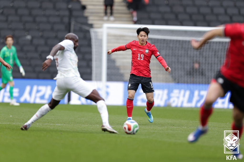 李康仁从去年10月开始在韩国国家足球队穿上了19号球衣。 =图为,韩国足球协会提供。