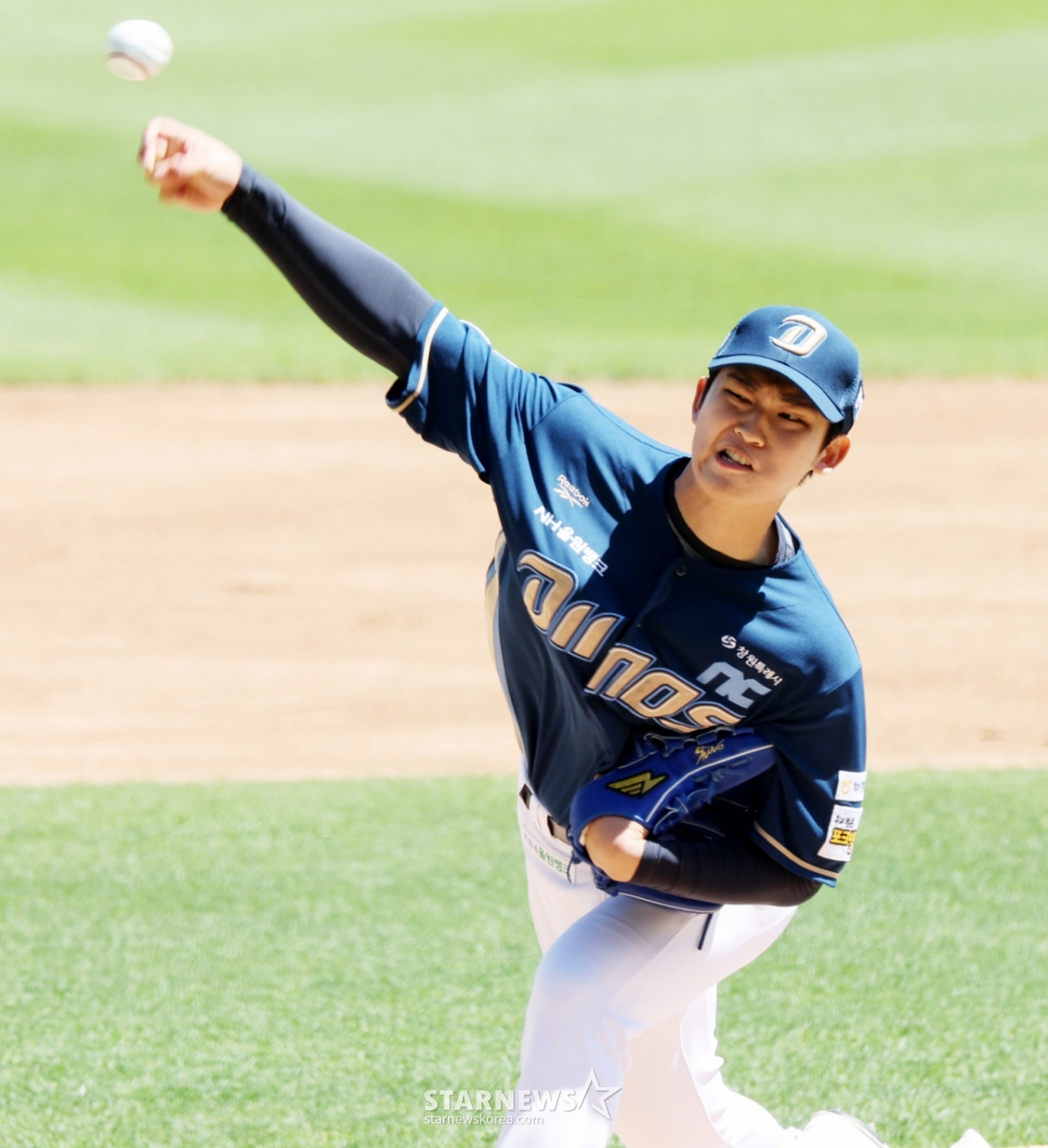 Dinos' Shin Young-woo is pitching as the starter in the 2026 KBO League match between SSG Landers and NC Dinos held at Incheon SSG Landers Field on May 5, Children's Day. 2026.05.05. /Photo=Senior reporter Kang Young-jo cameratalks@