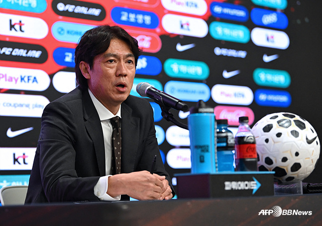 他就是韩国国家足球队主教练洪明甫。 =法新社BBNews=新闻1。
