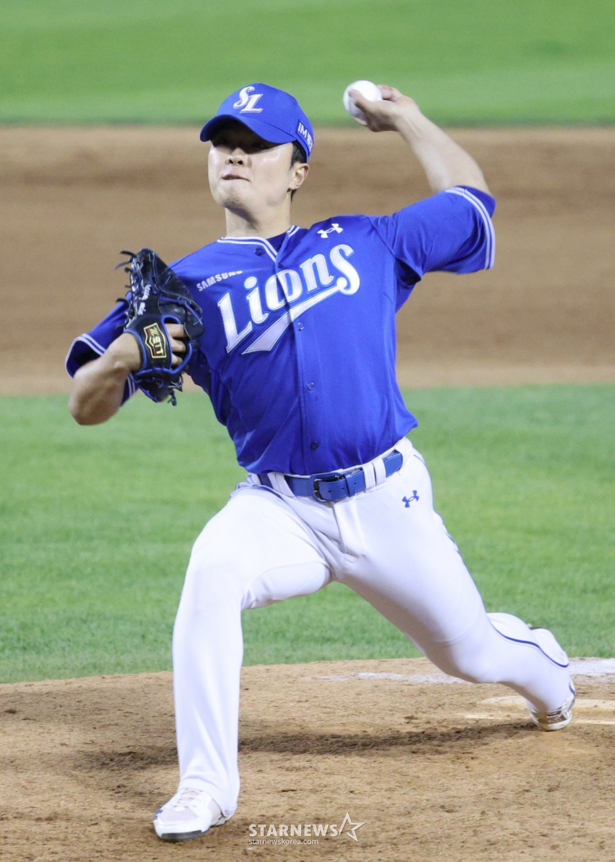 The 2026 Shinhan SOL KBO League game between Doosan Bears and Samsung Lions was held at Seoul Jamsil Baseball Stadium on the 30th. Samsung's Lee Seung-min is pitching. /Photo=Kim Jin-kyung kim.jinkyung@