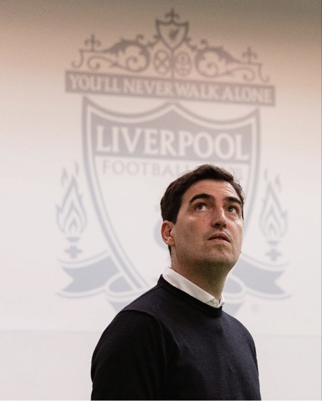 El entrenador Andoni Iraola. /Foto=Redes sociales de Liverpool