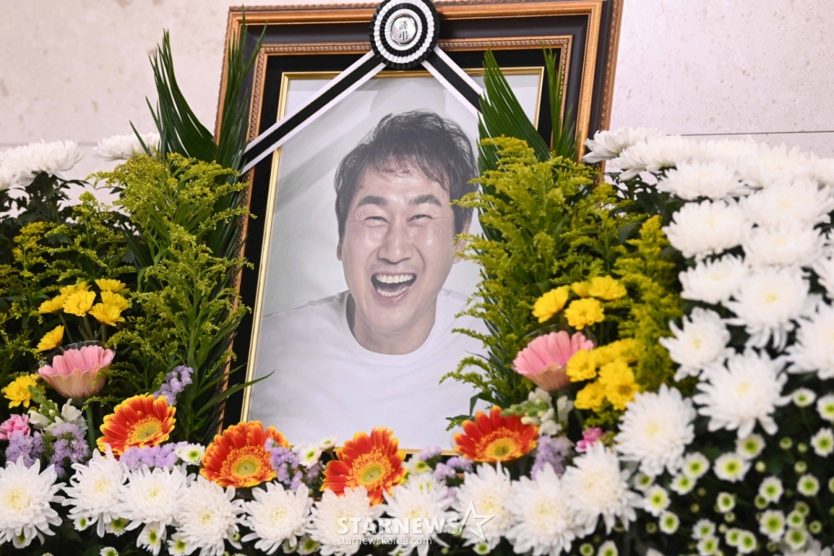 The wake of former Incheon United manager Yoo Sang-chul was held at Seoul Asan Medical Center funeral hall on the 8th. Former manager Yoo Sang-chul was diagnosed with pancreatic cancer in 2019 and devoted himself to treatment, but passed away on the 7th. /Photo=Joint press team