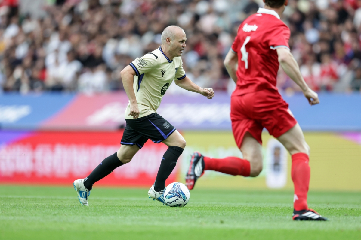 André Iniesta (giữa). /Ảnh = Cung cấp sáng tạo Olive