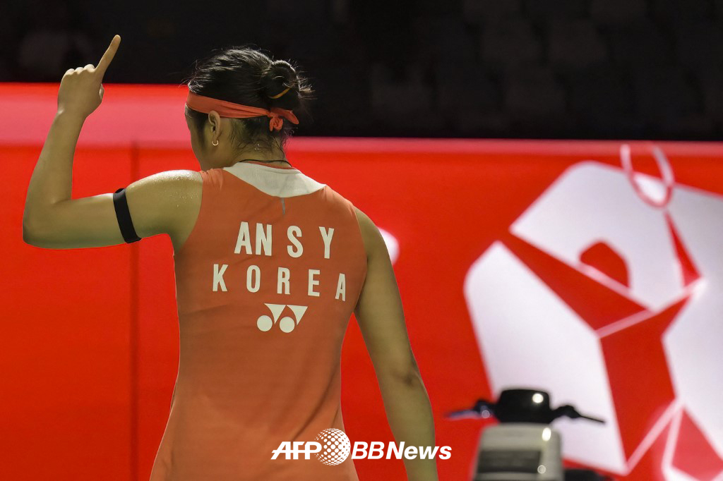 アン6日（韓国時間）、インドネシア·ジャカルタで行われた2026世界バドミントン連盟（BWF）ワールドツアー·スーパー1000インドネシアオープン4強（準決勝）で、チョン·ウィペイと激突したアン·セヨン。 /AFPBBNews=ニュース1