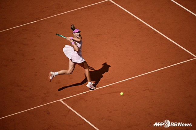 Mira Andreyeva focusing on the match. /AFPBBNews=NEWS1
