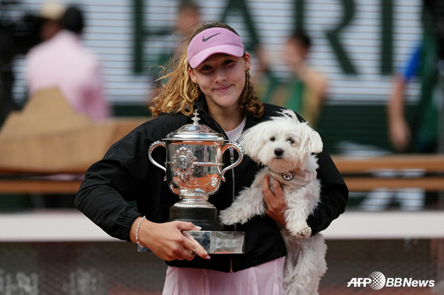 Mira Andreyeva's victory ceremony. /AFPBBNews=NEWS1