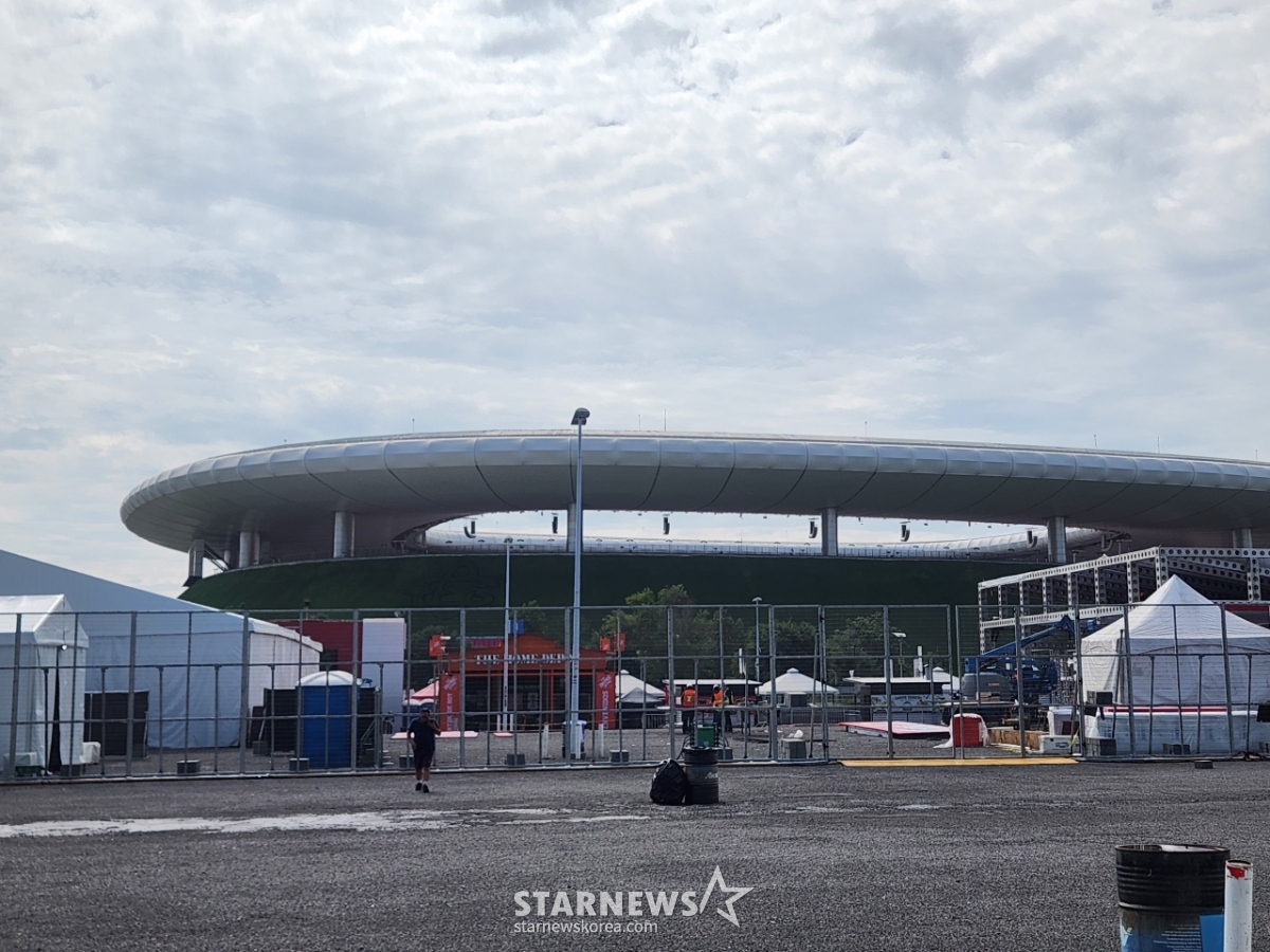 北中米W杯の試合準備が真っ最中のエスタディオ·アクロン周辺。 /写真=朴コンド記者