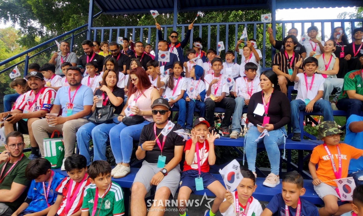 'BTS·Son Heung-min·K-культура, let's go!' 11 años, la niña mexicana que conoce bien a Corea → "Aún así, el fútbol es mejor en México..." [Reporte desde Guadalajara]