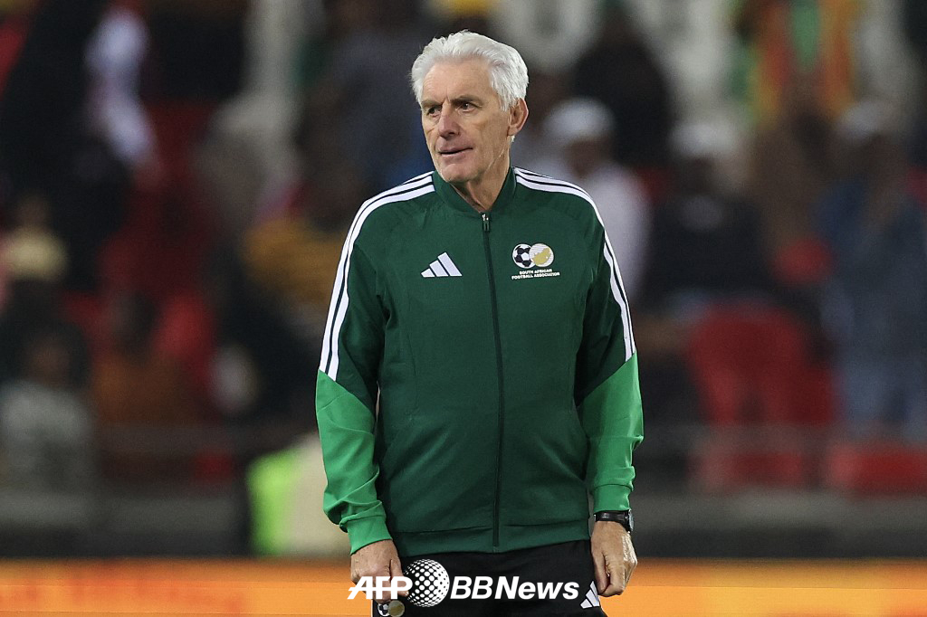 Hugo Broos, entrenador del equipo nacional de fútbol de la República de Sudáfrica. /AFPBBNews=NEWS1