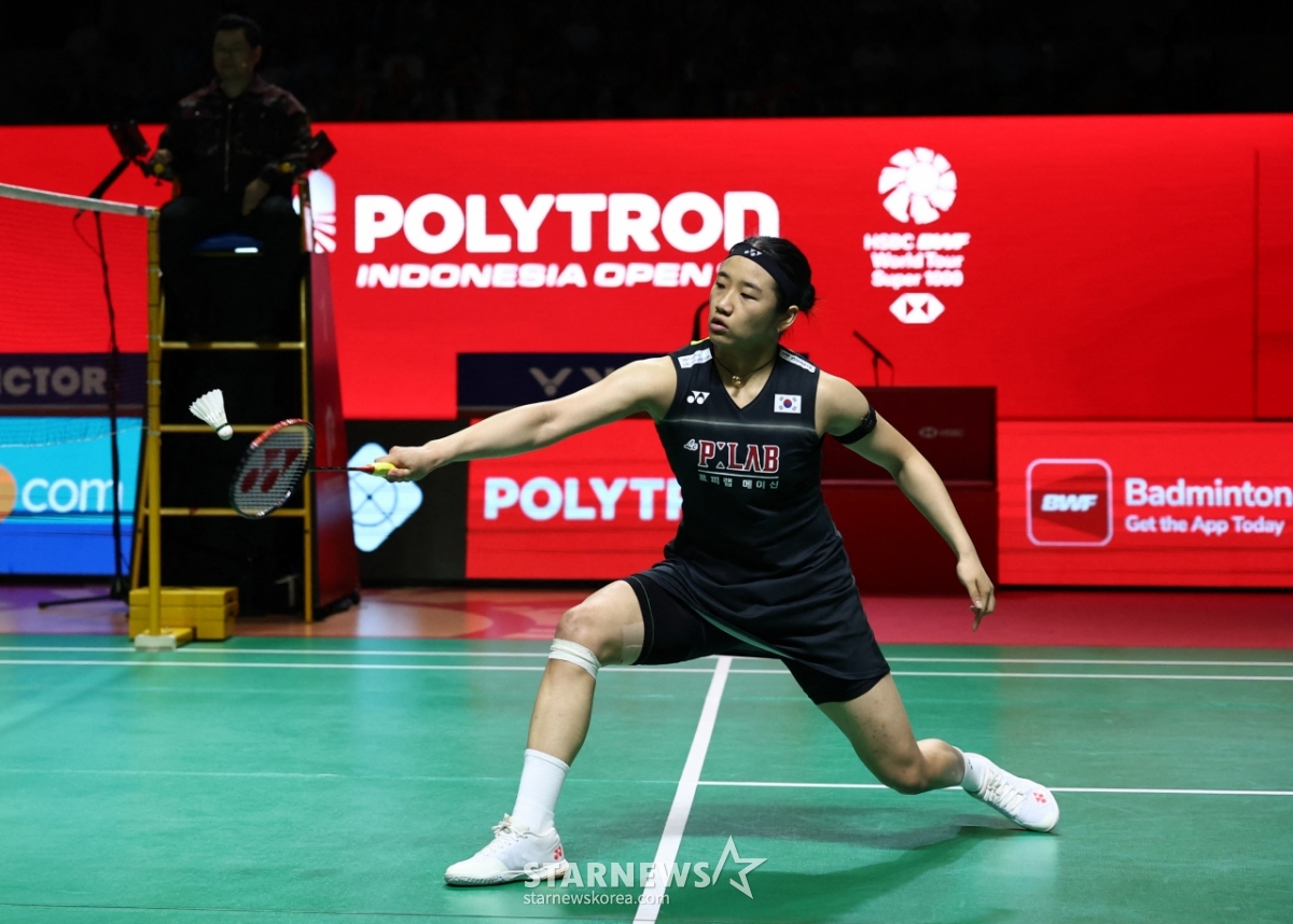 An Se-young compite contra Akane Yamaguchi en la final del Abierto de Indonesia 2026, torneo de la categoría Super 1000 del Circuito Mundial de la Federación Mundial de Bádminton (BWF), celebrado el día 7 en Yakarta, Indonesia. /Foto=Reuters=NEWS1