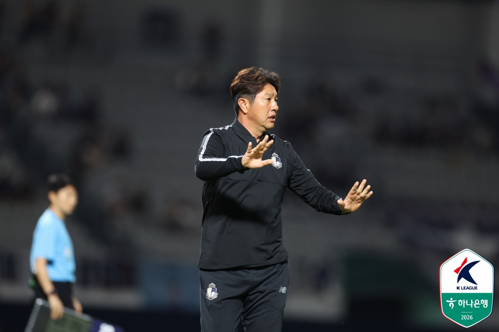 Kim Do-gyun, entrenador de Seúl E-Land. /foto=Federación Coreana de Fútbol Profesional