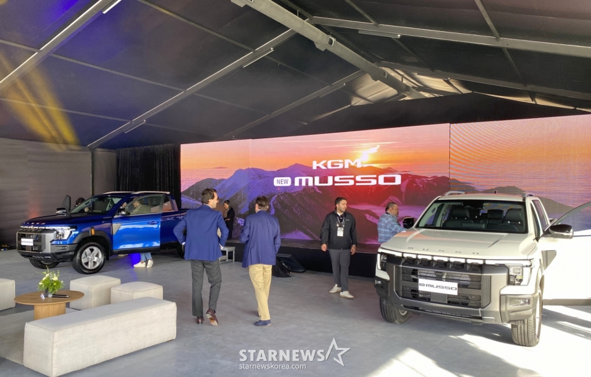 (Seúl=NEWS1) = KG Mobility anunció el día 8 que realizó del 4 al 5 (hora local) en la capital chilena, Santiago, un evento de lanzamiento global del 'Musso' junto a más de 100 distribuidores e influencers de ocho países, entre ellos Chile, Colombia y Costa Rica. El evento se llevó a cabo con presentaciones de producto y pruebas de manejo para que los asistentes pudieran experimentar directamente las ventajas diferenciadas del Musso, como su rendimiento de conducción y confort. (Proporcionado por KG Mobility. Prohibida la reventa y el uso en bases de datos). 2026.6.8/NEWS1 Copyright © NEWS1. Todos los derechos reservados. Prohibida la reproducción total o parcial, así como su redistribución y su uso para el entrenamiento de IA. /Foto=(Seúl=NEWS1)