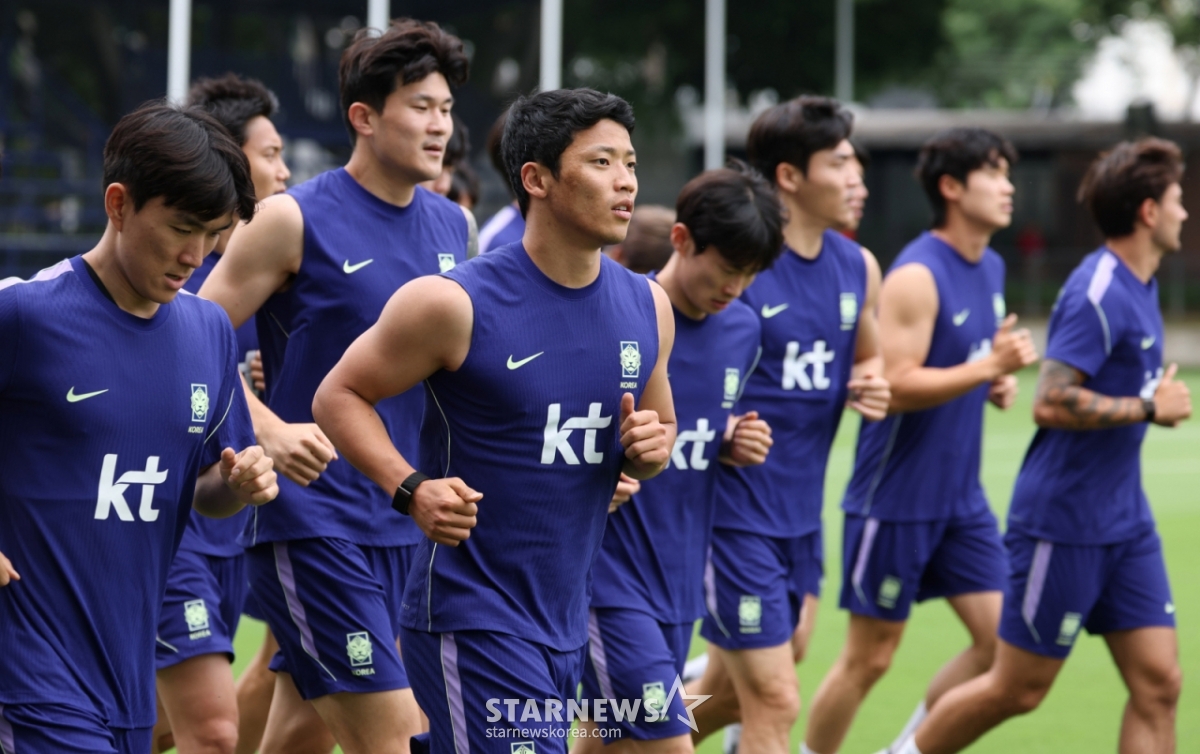 Trước World Cup Bắc Trung Mỹ 2026, đội tuyển bóng đá quốc gia Hàn Quốc đã tiến hành huấn luyện tại Verdevaye, Guadalajara, Mexico vào ngày 7. Các vận động viên bao gồm cả Hwang Hee Chan đang tập chạy. /Ảnh = Người chờ đợi Kim Jin Kyung