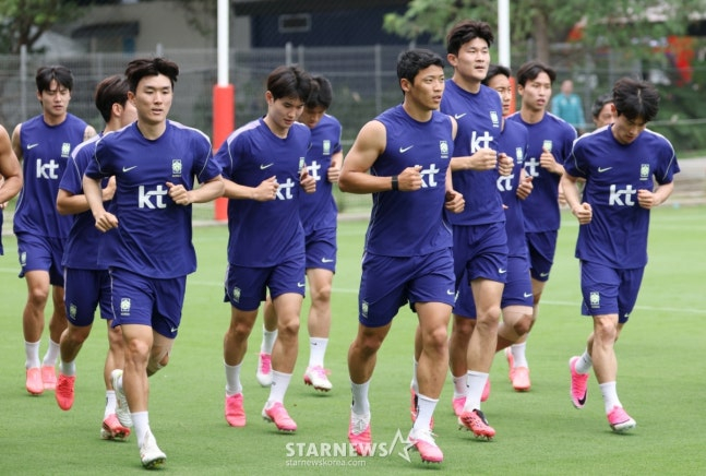 La selección nacional de fútbol de Corea del Sur realizó un entrenamiento el día 7 en Verde Valle, de Chivas, en Guadalajara, México, de cara al Mundial de 2026 en Norteamérica, Centroamérica y el Caribe. Los jugadores, entre ellos Hwang Hee-chan, realizan entrenamientos de carrera. /foto=corresponsal jefe Kim Jin-kyung.