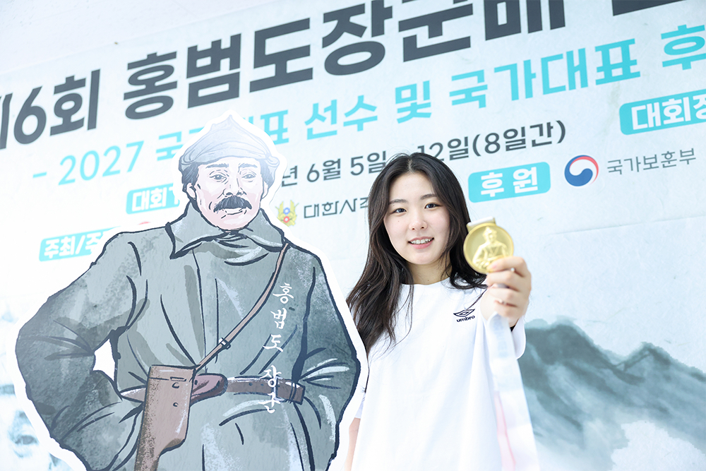 Oh Se-hee estableció simultáneamente un nuevo récord mundial no oficial, un nuevo récord nacional de Corea, un nuevo récord junior y un nuevo récord en la categoría universitaria en la final de 50 m de rifle en tres posiciones de la categoría femenina universitaria del Sexto Torneo Nacional General Hong Beom-do. /foto=Proporcionado por la Federación Coreana de Tiro