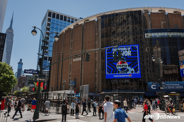 In anticipation of U.S. President Donald Trump's visit, strict security has been deployed around Madison Square Garden in New York. /AFPBBNews=NEWS1