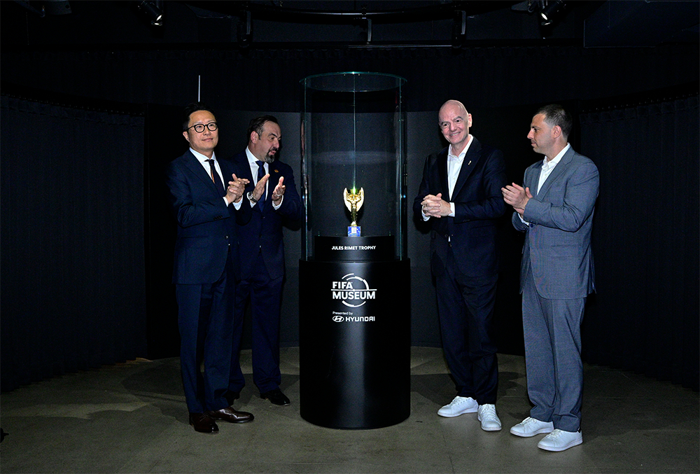 From left: Hyundai Motor Vice President Ji Sung-won, Head of Brand Marketing, attending the unveiling of the Jules Rimet Trophy, the first World Cup championship trophy, at the FIFA Museum opening ceremony; FIFA Museum Director Marco Pazzoni; FIFA Gianni In Pan-ti-no (Chairman); and Alex Rasley, CEO of the New York-New Jersey World Cup Host Committee. /Photo=Hyundai Motor