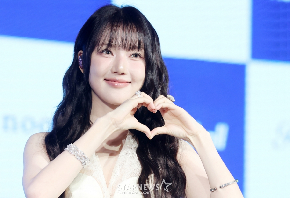 Ngày 9/5, ca sĩ Yerin (cựu thành viên GFRIEND) đang mang đến sân khấu tuyệt vời tại showcase kỷ niệm phát hành mini album vol.4 Reach You tại Rolling Hall, Mapo-gu, Seoul. /2026.06.09 /Ảnh = Kim Hwi Sun hwijpg@
