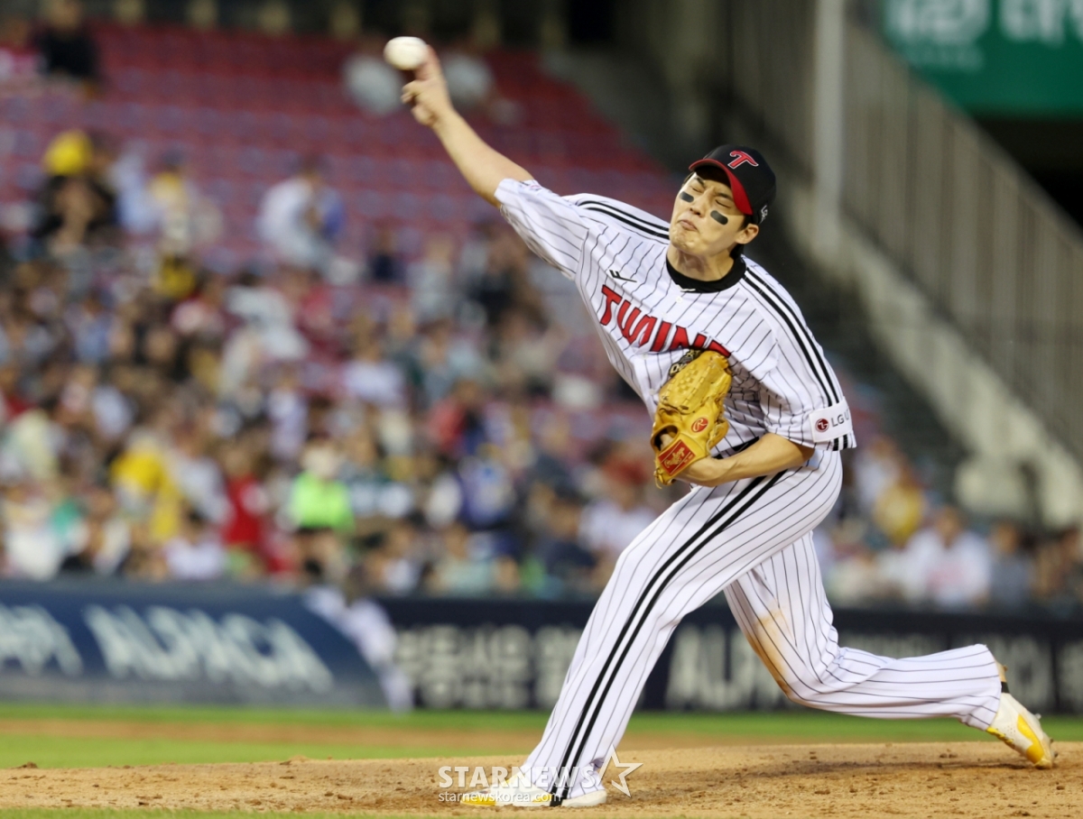 LG Twins pitcher Im Chan-kyu makes his starting appearance against SSG Landers at Jamsil Baseball Stadium on the 9th in the 2026 Shinhan SOL KBO League home game. /Photo=NEWSIS