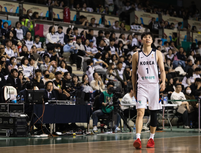 Lee Hyun-joong concentrado en los partidos del equipo nacional de Corea. /Foto=FIBA