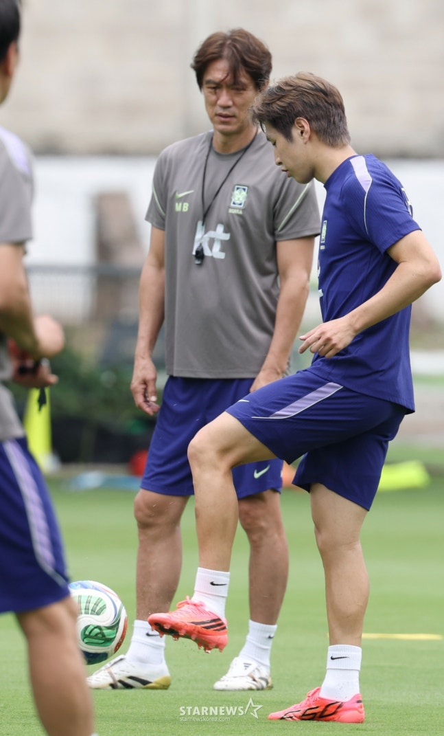 Lee Kang-in participa en el entrenamiento del equipo. /Foto=corresponsal jefe Kim Jin-kyung