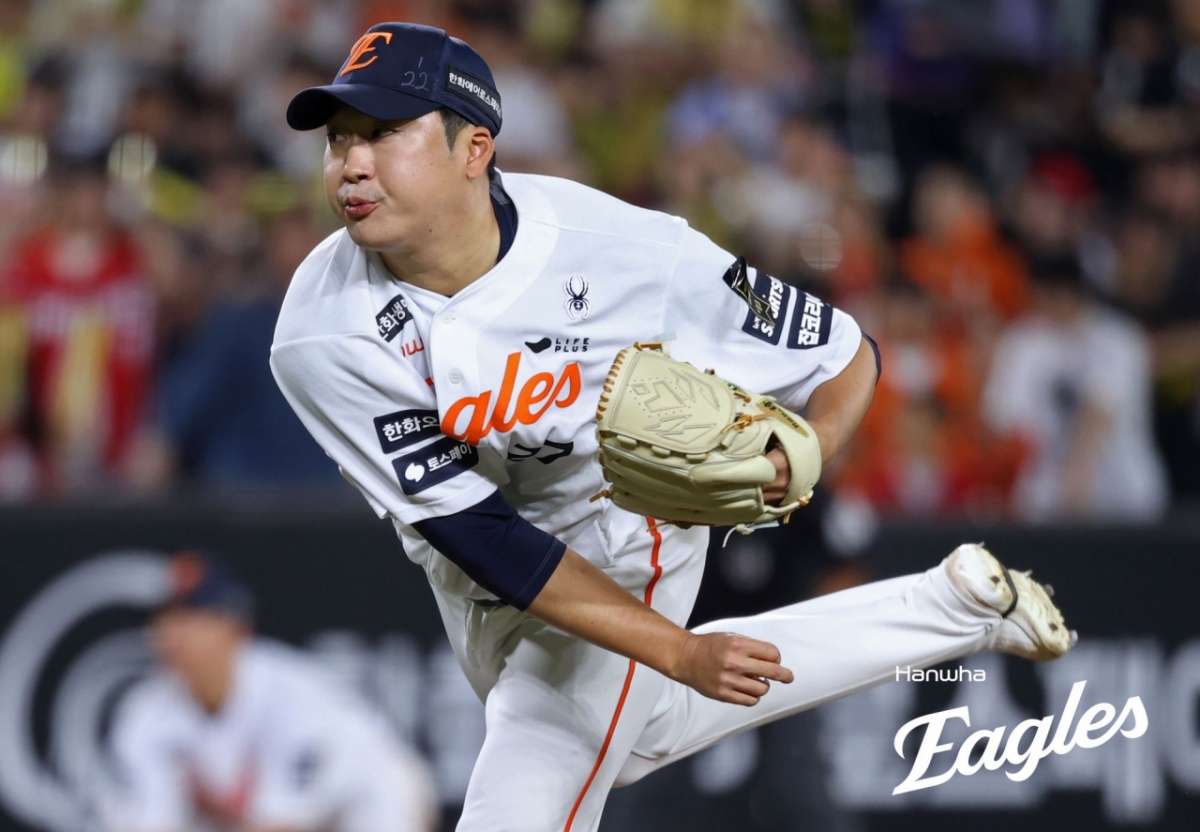 Jo Dong-wook pitching during the KIA-Hanwha game on the 10th in Daejeon. /Photo=Hanwha Eagles
