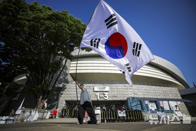 蚕室封鎖デモを続ける市民たち。 /写真=ニューシス提供