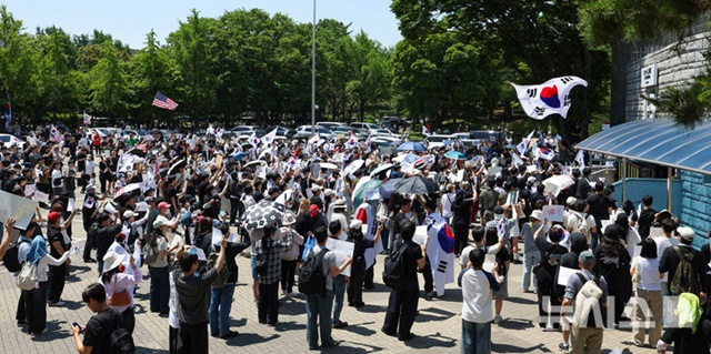 6日間続いている蚕室(チャムシル)封鎖デモ。 /写真=ニューシス提供