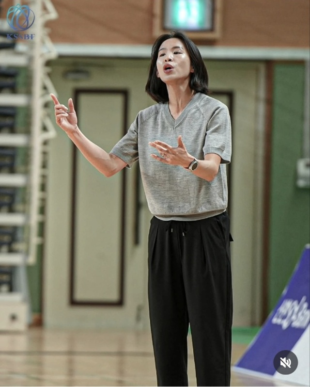 馬山女子高校のイ·ユリコーチ。 /写真=韓国中学校バスケットボール連盟SNS